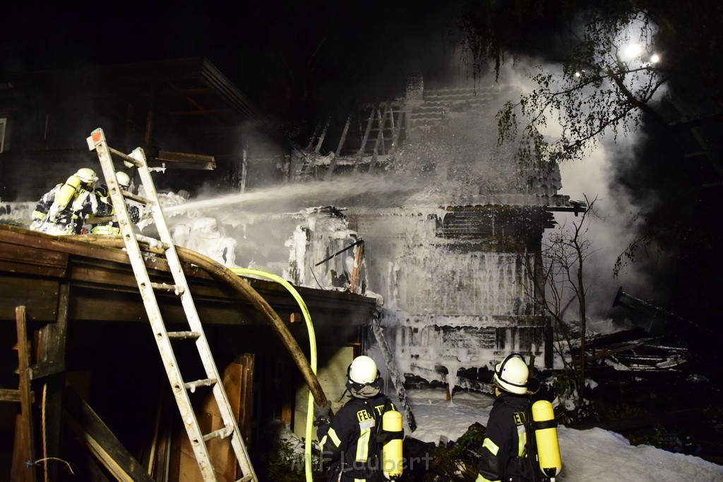 Grossfeuer Einfamilienhaus Siegburg Muehlengrabenstr P0454.JPG - Miklos Laubert